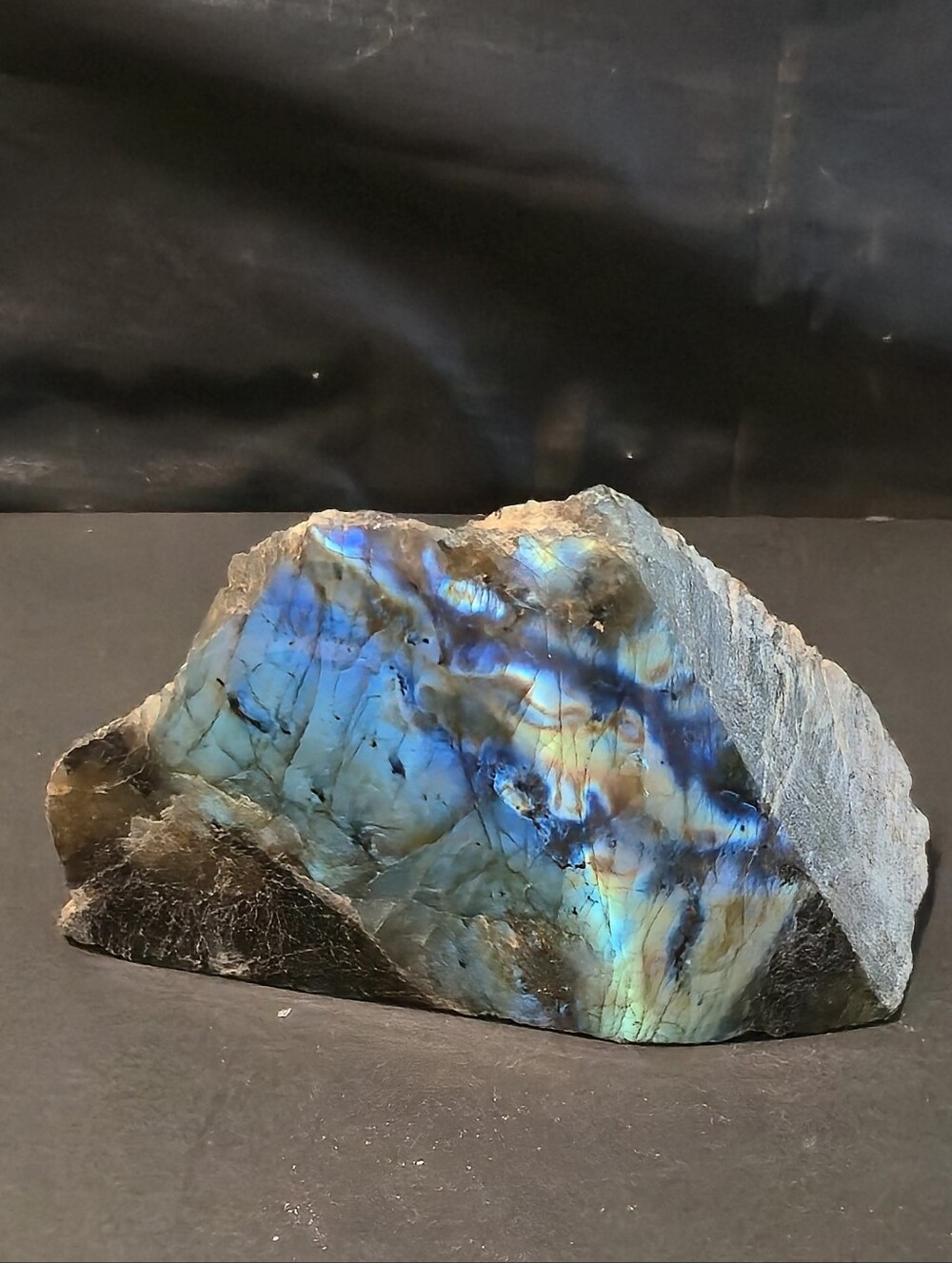 🌌 High-Flash Labradorite • Approx. 4.5" • 24.34 oz / 690g